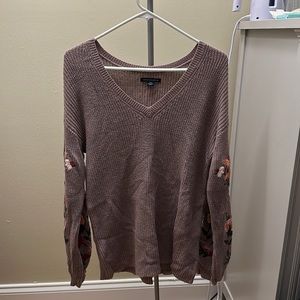 V-neck sweater with floral embroidery